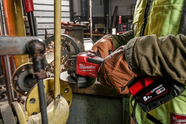 Угловая шлифмашина Milwaukee M18 FSAG125X-0X Fuel (без АКБ и ЗУ), 4933478428